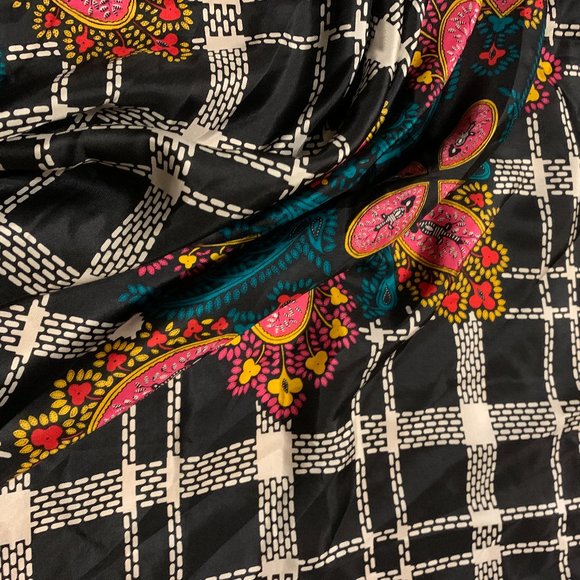 ⭐HOST PICK⭐💗Diane von Furstenberg Silk Scarf Vintage 1980s - Picture 2 of 5